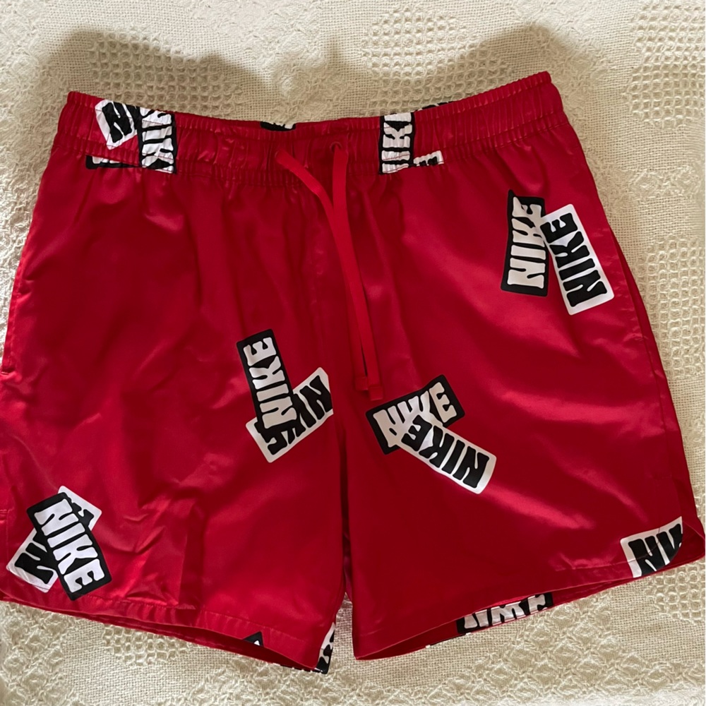 NEW NIKE WOVEN FLOW SHORTS